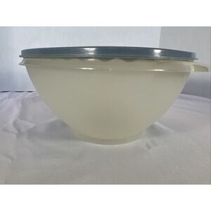 Tupperware‎ Servalier Bowl Square Sheer Container #858-5, Light Blue Lid # 859-1